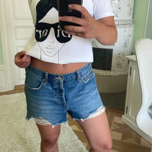 Shorts mango - Säljer nu dessa shorts med lite ”oversized” passform i storlek 40 från Mango i modellen Hailey💘