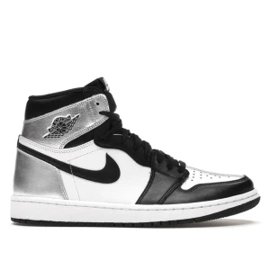 Jordan 1 Silver Toe🩶 - Hej, Jag säljer ett par Jordan 1 i färgen ”silver toe”. Används inte längre. Bra skick. Vid intresse kan jag ta bilder! 😊