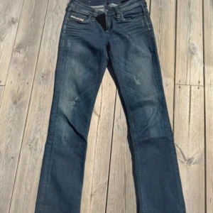 Jeans - Trendiga Diesel jeans i mycket fint skick🥰Nypris 1500