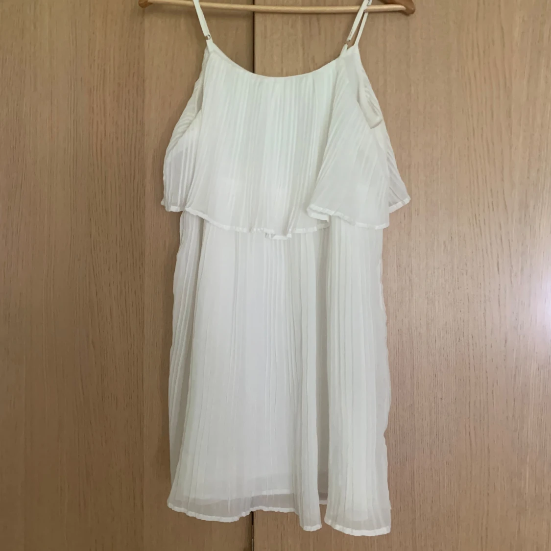 Vit volangklänning - 90