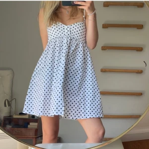 Zara klänning  - Fint skick utan fläckar eller hål🩷 
