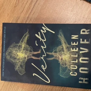 Verity - Populär bok av colleen hoover. Helt ny och i bra skick utan defekter. Nypris 180kr, mitt pris 80kr