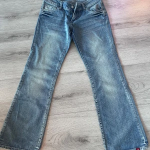 Low waist jeans - Super fina low waist jeans som är helt oanvända🤍  Storlek: (36,38), (S/M) 