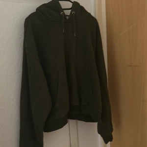 Grön hoodi  - Fin grön hoddi, inte använt mycket.