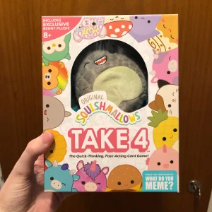 Squishmallows spel - Köpt för Squishmallows clipet på insidan, har aldrig blivit spelat med och har inkluderat ett annat clip för man behöver det för att spela