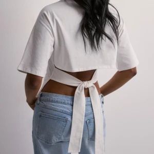 Nelly topp  - Så snygg topp från Nelly som ofta är slutsåld. Endast använd en gång, så i väldigt bra skick! 💞💞