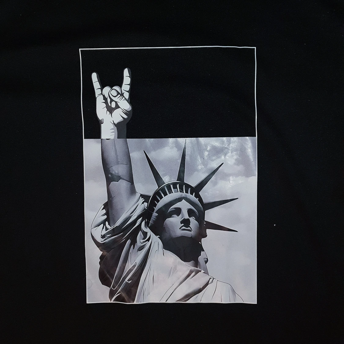 Svart t-shirt med tryck - 90