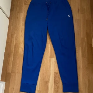 Polo Ralph lauren byxor  - Säljer mina polo tracksuit byxor eftersom hoodien gått sönder så har ingen användning för byxorna längre 