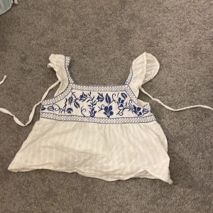 Blus - Använd några gånger, bra skick. 