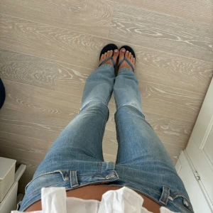 Acne jeans - Såå coola och unika jeans från acne😍 innerbenslängd 84, jag är 175