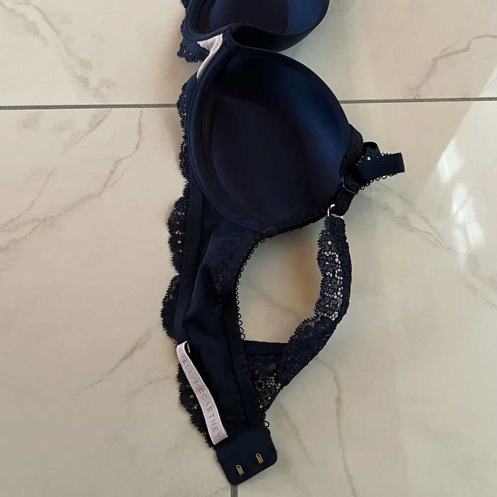 Ny Stella McCartney push-up bh med prislapp kvar. Modell Stella Smooth Lace, nypris $45. . Övrigt.