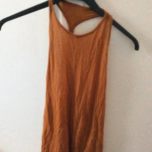  - Oversize linne storlek S. Sparsamt använd från weekday 