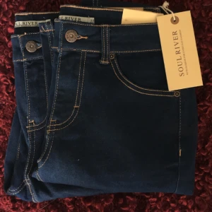 - 2 par nya likadana jeans, lapparna kvar! Passade inte mig... 50kr/st :)
Skickas mot porto, annars går det att hämta både i Kristianstad & Karlshamn.