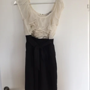  - Superfin elegant klänning från Forever21 som går att ha till vardags och fest  Kan mötas upp i Sthlm eller fraktas 