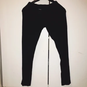  - Svarta leggings leggings från vero moda. Bra skick.
Frakt 50kr.
Swish eller mötas upp i Strängnäs.