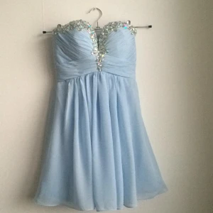  - Jättefin balklänning/festklänning som bara är använd 1 gång.