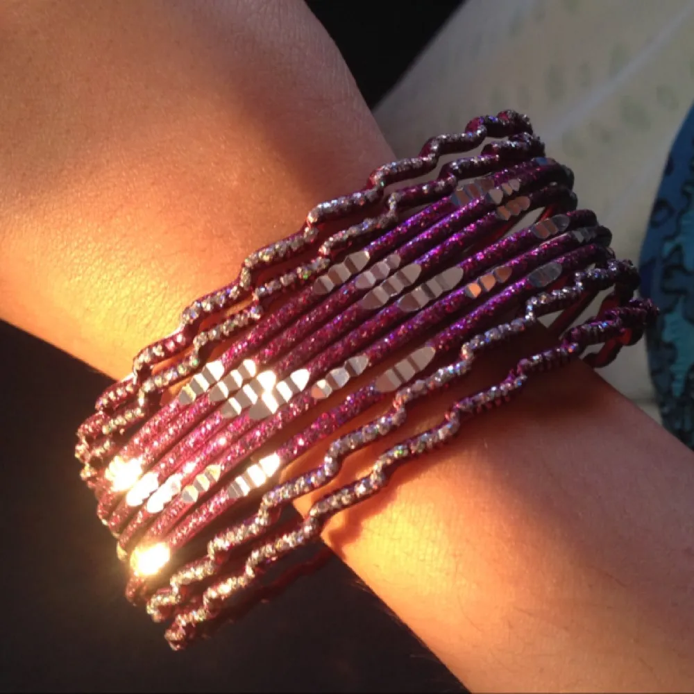 Indisk armband lila färg glittrar bröllop new. Accessoarer.