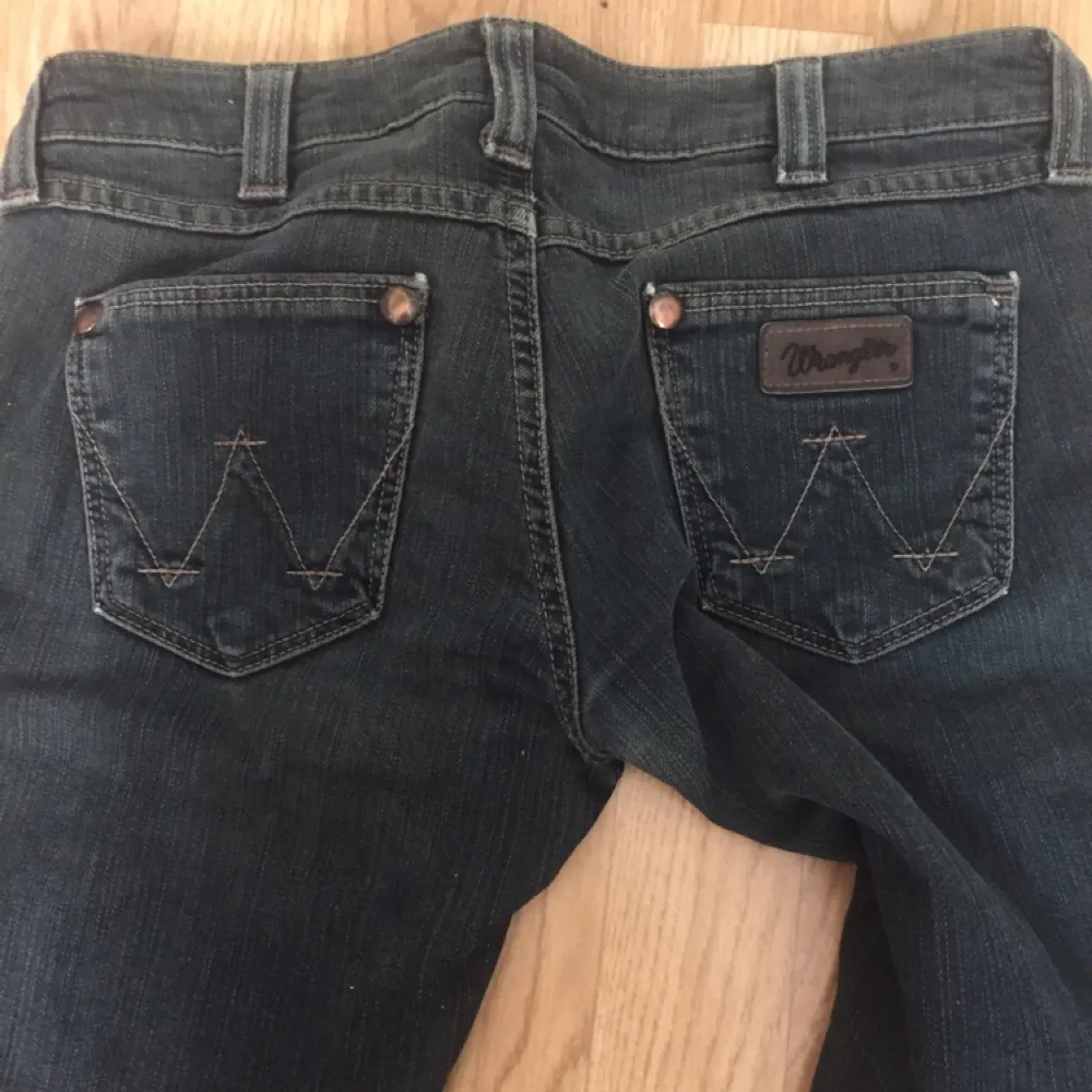 Wrangler jeans med låg midja. Man får bra rumpa i dom ;). Jeans & Byxor.