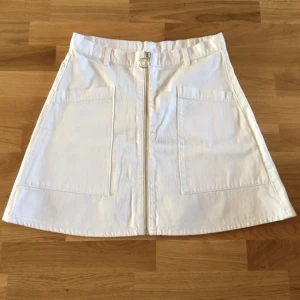  - Snygg vit kjol från Monki! Helt ny med lapp kvar😀😀💕💕