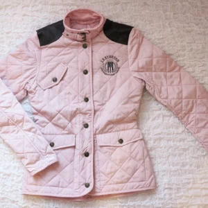  - Lexington jacka , använd 2 ggr. Köptes för ungefär 3000kr 