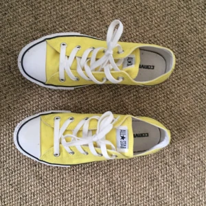  - Converse, använda en gång, stl 35. 