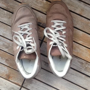 - Snygga, beiga Reebokskor. Välanvända. 