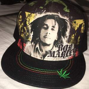 En äkta Bob Marley snapback inköpt på Bob Marley butiken på Jamaica 