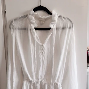  - Fin blus från H&M i storlek 34