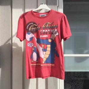  - Asball tröja från en vintagebutik

Kan mötas i Stockholm annars funkar frakt och har swish! 