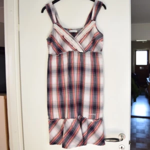  - Rutig klänning med märket Bondelid. Knappt använd och så gott som ny.