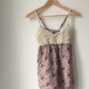  - Sött linne från Forever 21. Strl S