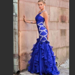  - Talitha klänning finns i Tumba 