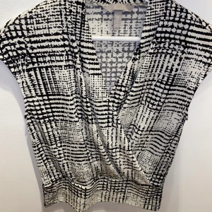 Hm stl xs - Har använt denna tröja en gång, bra skick. Orginalpris 249 kr stl XS