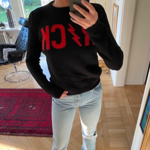 Zadig tröja - Hej! Säljer denna snygga cashmere tröja från Zadig. Stl S. Använd fåtal gånger, mycket bra skick! Säljer för 550kr. Inga returer med frakt❤️budaa