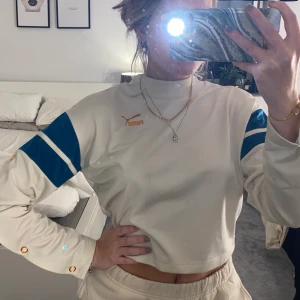 Ball tröja från puma - As ball retro puma tröja med uppknäppningsbara ärmar. Köpt i Milano för 2 år sedan och endast använd fåtal gånger. Inga defekter alls.