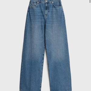 Nya vida jeans. Jättefina i storlek 34. 350kr + frakt om inte fler är intresserade. 