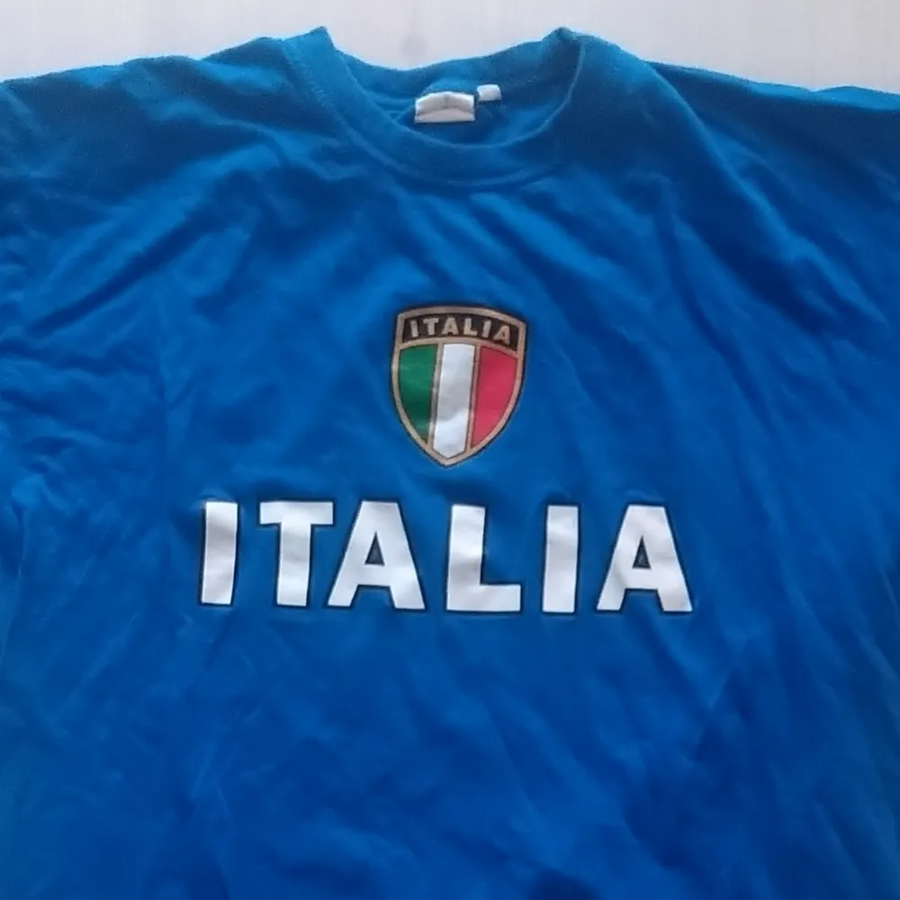 Nice vintage italia t-shirt . T-shirts.