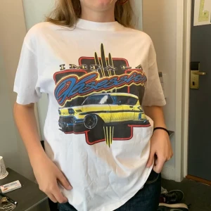 Beyond retro t-shirt - Så snygg vintage t-shirt från beyond retro! Knappt använd och i bra skick💖💖💖 (jag köpte den av en annan här på plick, bilderna är lånade från henne)