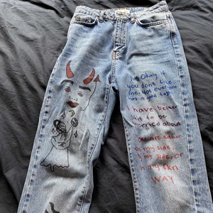 Storlek 34 passar även till storlek 32 - Säljer dessa byxor, riktigt coola men kommer tyvärr inte till andvändning mer/frakt ingår ej 