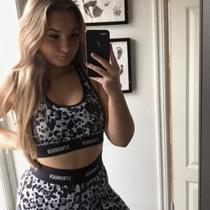 Stronger sett - Skit sköna men har blivit för stora för mig, köpte byxorna för 800kr och toppen 400kr