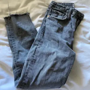 Populära Raka jeans från zara, storlek 34