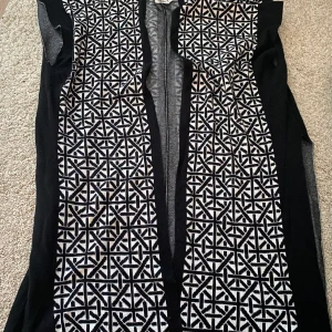 Poncho kofta strl XS/S - Köpt på Kappahl, fint skick, går ner till vaderna)) använd ett fåtal gånger!