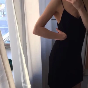 Klänning - En söt klänning från H&M köpt här på plick. Den är i storlek S. (Lånade bilder från förra ägaren) Säljers pga för stor för mig tyvärr. 