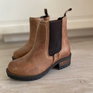 Höstboots - Oanvända skinnboots i kartong, strl 36. Lite små i storleken. Ursprungspris 850:-
