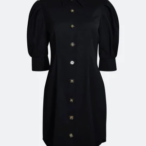 Klänning med puffärm  - Svart klänning från BikBok i storlek S. Formsydd med puffärm och knäppning 