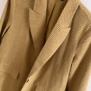 Jacket  - Jacka från Ginatricot i bra skick.