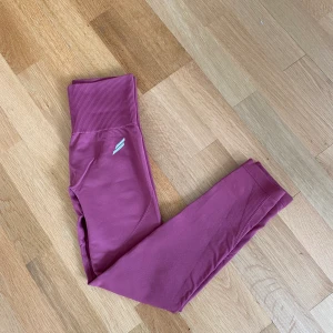 Doyoueven tights - Helt nya doyoueven tights. Använda en gång. Säljes då de inte kommer till användning!