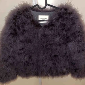  - Grå fjäderjacka med fickor