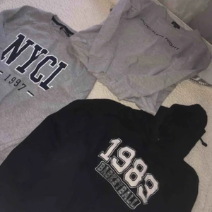 - Dessa hoodies och sweatshirt är endast använda 1-3 gånger. I jättefint skick!  Svart Hoodie - L  Moonligt Sweater - XS  Nycl Sweater - S  Tröjorna passar mig som har small. • Köparen står för frakt! Säljes som klädpaket eller vid bud.