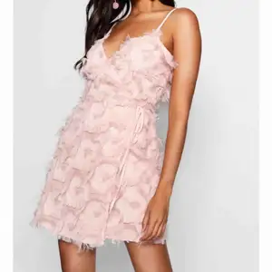 Super söt rosa klänning från boohoo✨ använd 1 gång